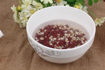红豆薏米祛湿粥     适合多雨的季节哦的做法图解2