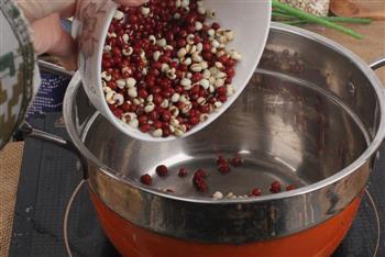 红豆薏米祛湿粥     适合多雨的季节哦的做法步骤3