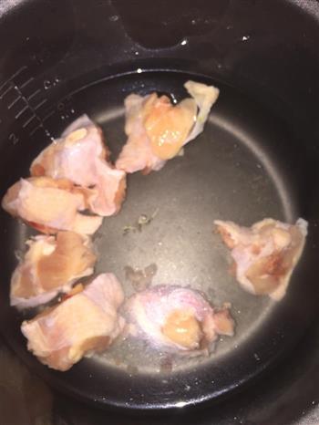 香菇炖鸡汤的做法步骤1