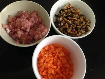 香菇猪肉糯米烧麦的做法步骤3
