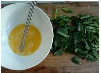 鲜蛋花菠菜汤的做法步骤2