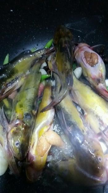 红烧嗄鱼，通用各种河鱼的红烧法，学名黄颡鱼的做法图解3