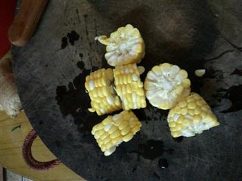 竹荪玉米排骨汤的做法步骤4