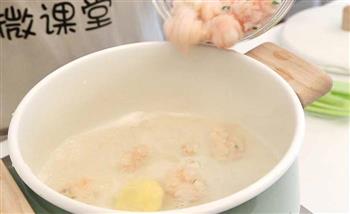 宝辅食微课堂  黄瓜虾丸汤的做法步骤11