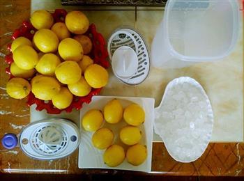 健康美白饮品特百惠柠檬蜜的做法步骤1