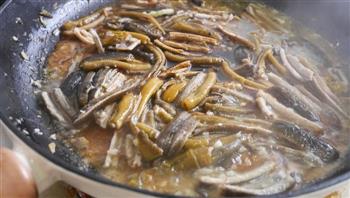 鲜美无比的蒜香银芽鳝鱼的做法步骤5
