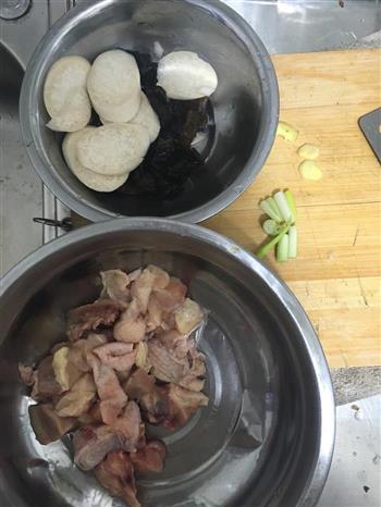 菌菇鸡汤的做法步骤1