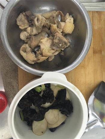 菌菇鸡汤的做法步骤3