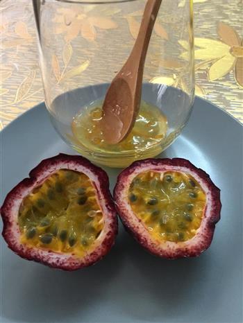 柚子蜂蜜百香果汁的做法图解1