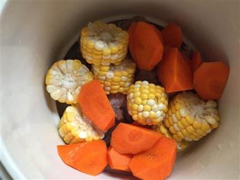 玉米萝卜炖排骨的做法图解4