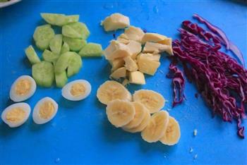 缓解痛经的榴莲蔬果沙拉的做法步骤2