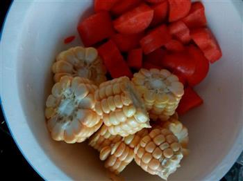 玉米胡萝卜木耳排骨汤的做法图解5