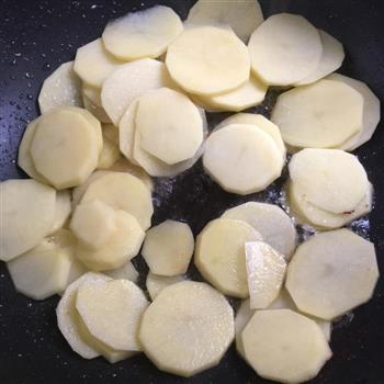 土豆炒腊肉的做法图解4