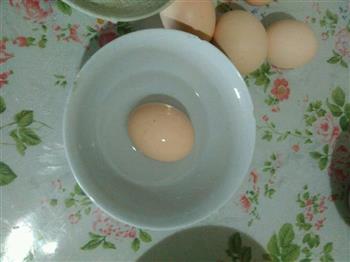 懒人版咸鸡蛋的做法步骤2