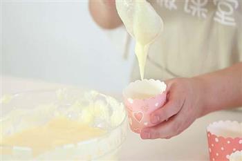 宝宝辅食微课堂  酸奶纸杯蛋糕的做法图解11