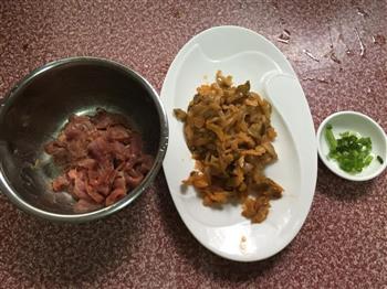 榨菜炒肉丝的做法步骤2