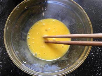 黄金虾仁炒饭的做法步骤2