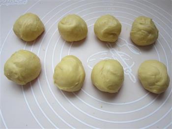 蛋黄果干排包的做法图解5