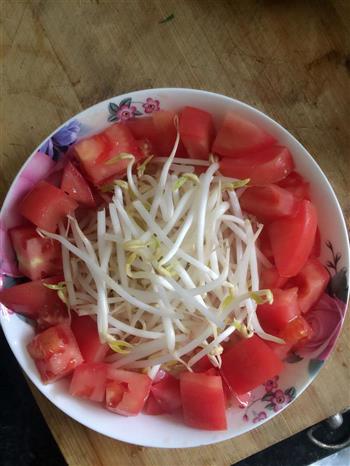 西红柿菠菜鸡蛋汤的做法图解1
