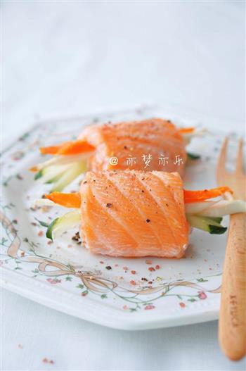 三文鱼蔬菜卷的做法步骤13
