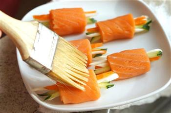 三文鱼蔬菜卷的做法步骤8