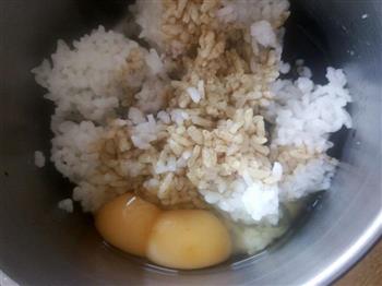 酱油鸡蛋炒饭的做法步骤2