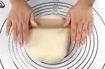 香葱肉松面包卷-松软可口的做法步骤7