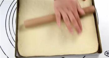 香葱肉松面包卷-松软可口的做法图解8