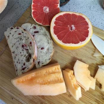 营养早餐-水果欧包的做法图解1