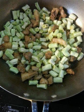 肉丁豆角焖饭的做法步骤8