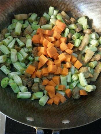 肉丁豆角焖饭的做法步骤9