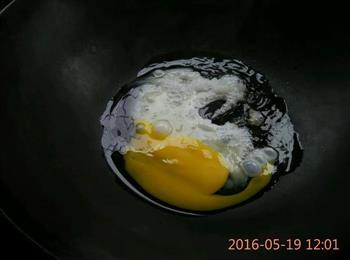 鸡蛋西红柿炒馒头的做法步骤2