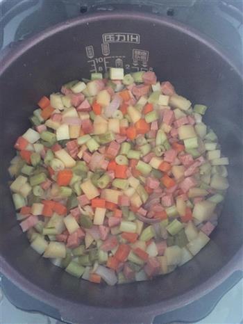 培根土豆豆角焖饭的做法步骤5