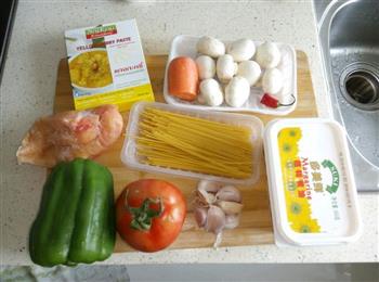 高热量咖喱蘑菇鸡肉意大利面的做法步骤1