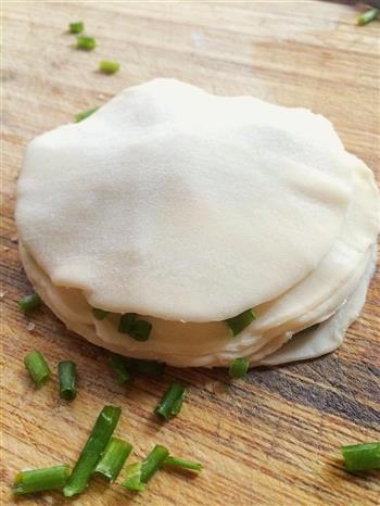 饺子皮版葱油饼的做法图解3