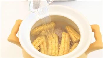 宝宝辅食微课堂  玉米排骨汤的做法图解7