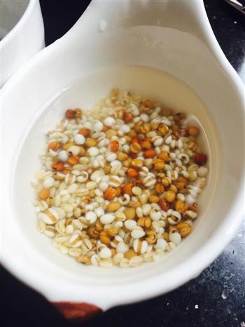 排骨薏米绿豆汤的做法步骤1