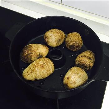 铸铁锅烤玉米的做法步骤2