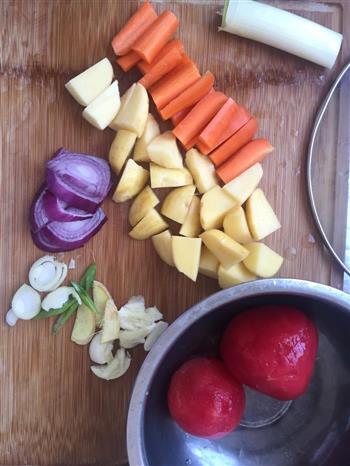 西红柿土豆炖牛肉的做法步骤2