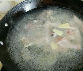 财鱼两吃-鱼头豆腐汤&滑鱼片的做法步骤3