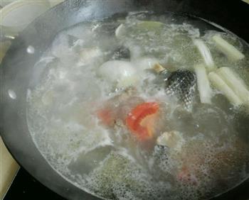 财鱼两吃-鱼头豆腐汤&滑鱼片的做法图解4