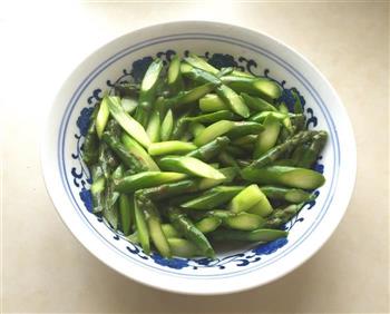健康快手初级简单素菜-清炒芦笋的做法步骤2