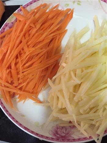 胡萝卜土豆丝的做法步骤1
