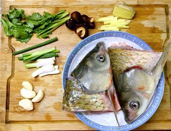 砂锅鱼头豆腐煲的做法图解1