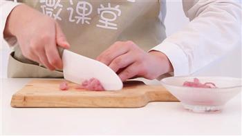 宝宝辅食微课堂 圆白菜炒馒头的做法步骤3