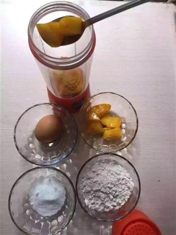 黄桃鸡蛋饼的做法步骤2