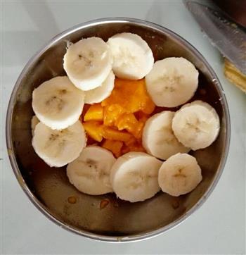 香蕉芒果奶昔的做法图解1