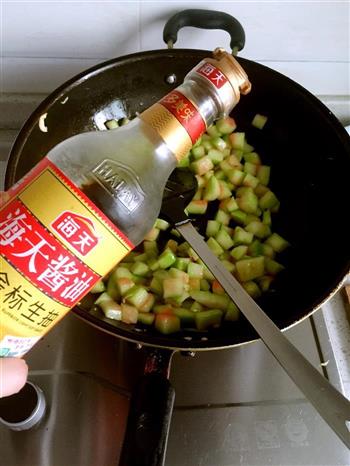 消暑清热下粥小菜清炒西瓜皮的做法步骤5