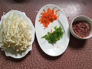 金针菇炒肉丝的做法步骤2