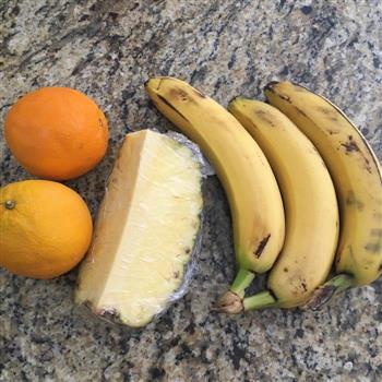 酸酸甜甜-菠萝香蕉甜橙脆皮冰棒的做法图解1